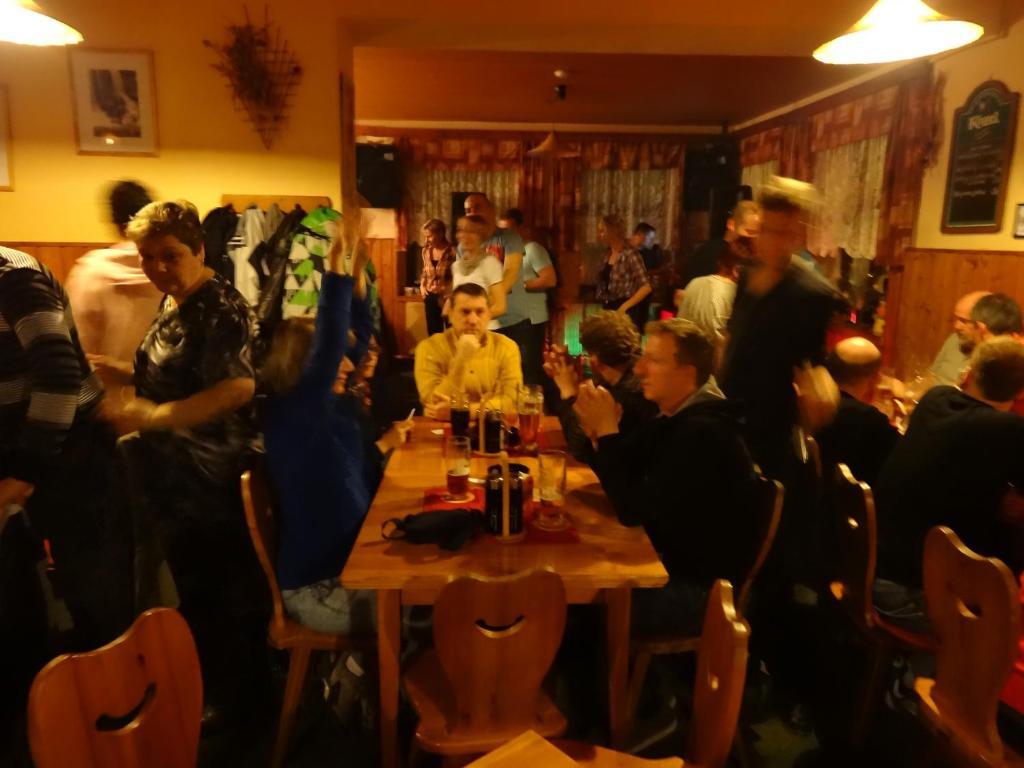 亚诺夫纳德尼索 十字路口膳食旅馆酒店 外观 照片